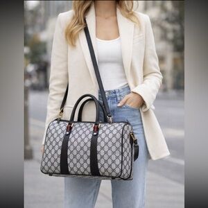 Authentic Gucci GG Supreme coated canvas  Boston Bag Satchel navy grey canvas